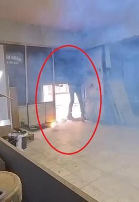 İş yerine torpil atıp, kepengi kapattılar; o anlar kamerada