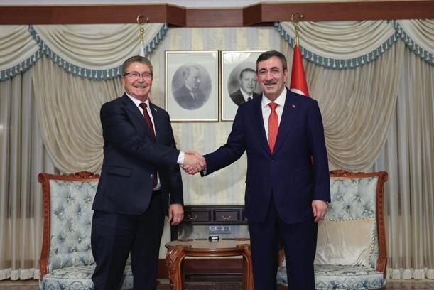 Cumhurbaşkanı Yardımcısı Yılmaz, KKTC Başbakanı Üstel ile bir araya geldi