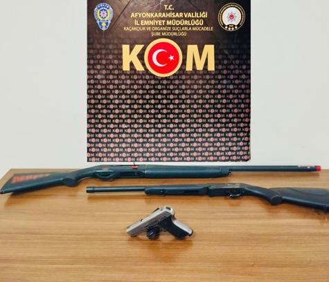 Polisten kaçak silah operasyonu