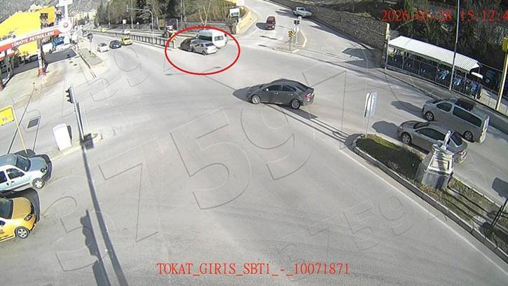 Amasya’da trafik kazaları KGYS kameralarına yansıdı