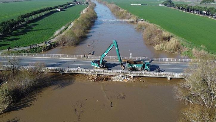 Büyük Menderes Nehri yine taştı, tarım arazileri su altında kaldı