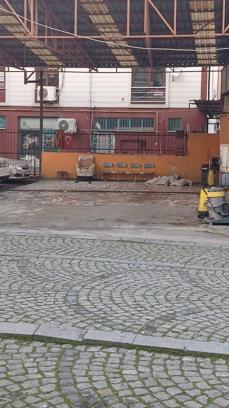 Silahlı saldırıya uğrayan oto yıkama dükkanının sahibi, ağır yaralandı