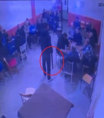 Kahvehanedeki pompalı tüfekli saldırı kamerada