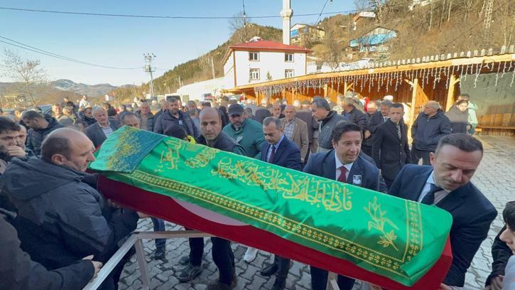Kansere yenik düşen eski futbolcu, son yolculuğuna uğurlandı