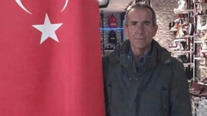 Babasını 12 bıçak darbesiyle yaraladı, yardıma gelen ekiplere kapıyı açmadı