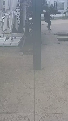 Tabancayla ayağından vuruldu; o anlar kamerada