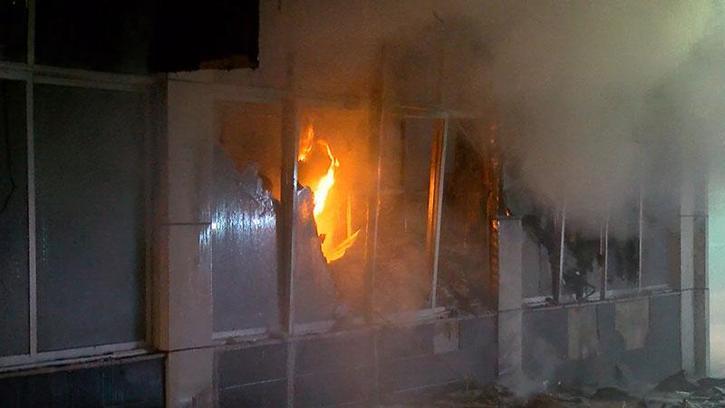 Bağcılar'da 4 katlı tekstil fabrikası alev alev yandı