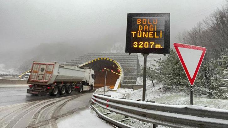 Bolu Dağı'nda kar yağışı etkili oldu
