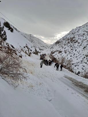 Off-road ekibi çığdan son anda kurtuldu; o anlar kamerada
