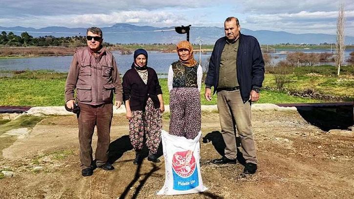 Aydın’da baharın müjdecisi olan leylekleri ilk görenler bir çuval un kazandı