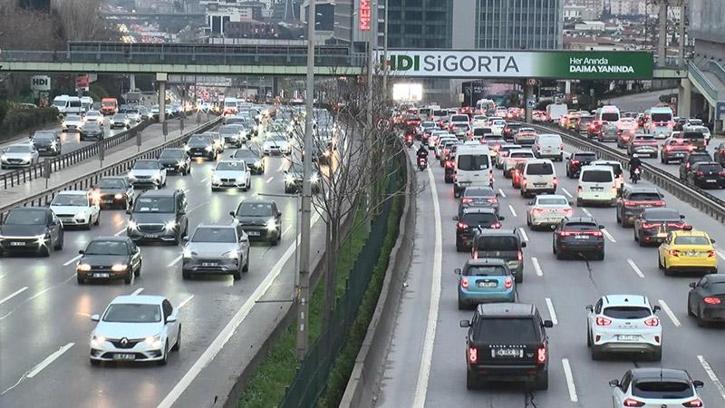 İstanbul'da haftanın ilk iş gününde trafik yoğunluğu