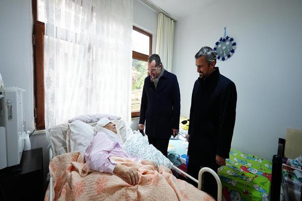 Başkan Ekim’den hastalara ziyaret