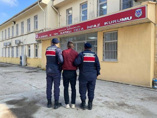 Manisa'da firari 2 hükümlü yakalandı