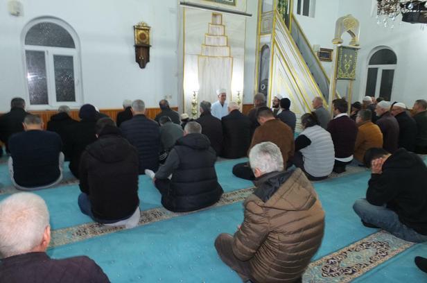 Burhaniye'de ezan 3 dakika erken okundu, çok sayıda kişi orucunu açtı