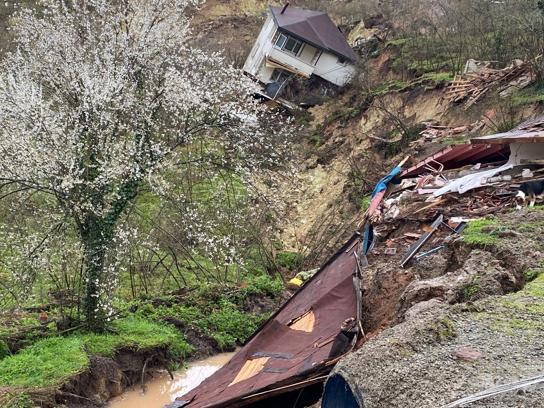 Ordu’da heyelan; 2 ev ve 1 spor tesisi yıkıldı