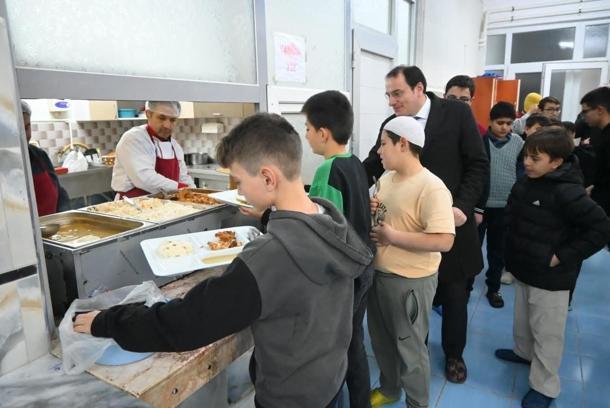 Kaymakam Türker öğrencilerle iftar yaptı