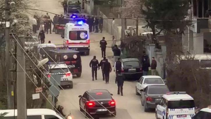 Düzce'de silahlı kavga: 2’si silahla 3 yaralı