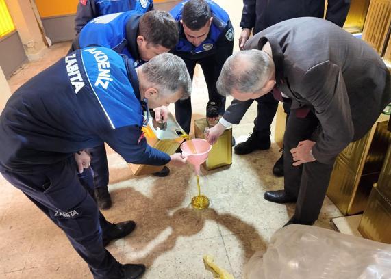 Mersin'de depoda 4,5 ton sahte zeytinyağı ele geçirildi