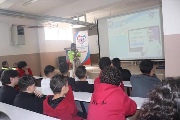 Bor’da 605 öğrenciye güvenlik ve teknoloji bilinci eğitimi