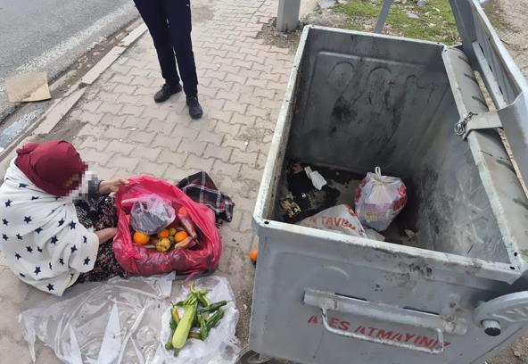 Çöpten eşya topluyormuş gibi duygu sömürüsü yapan 2 dilenci yakalandı