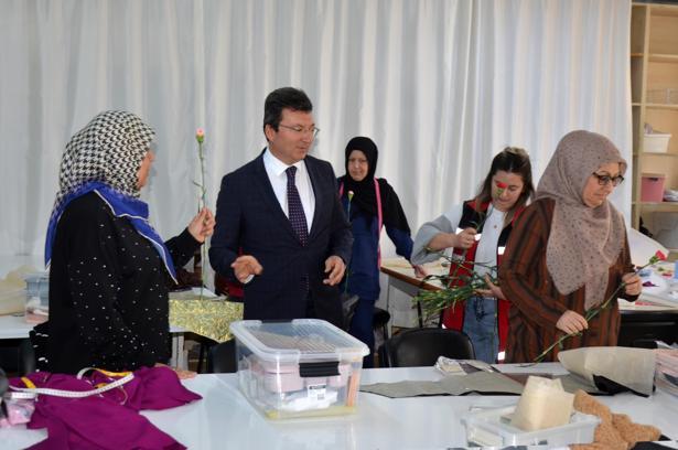 Kaymakam Şahin Kadınlar Günü'nü kutladı