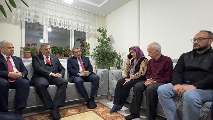 Bakan Tekin ve Bakan Çiftçi, cinayete kurban giden Fatma Nur öğretmenin ailesine taziyede bulundu