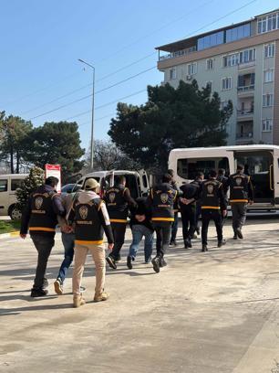 Maske takıp çelik kasaları boşaltan şüpheliler kamerada; 7 tutuklama