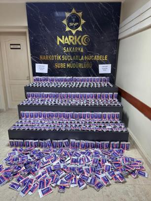 Sakarya’da dur ihtarına uymayan cipten 33 bin 400 sentetik ecza ele geçirildi