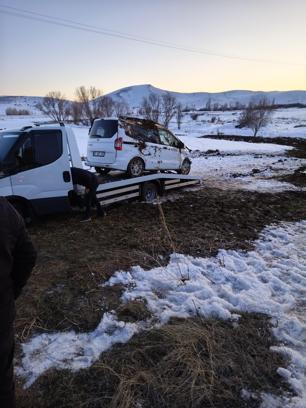 Hafif ticari araç takla attı; aynı aileden 4 kişi yaralandı