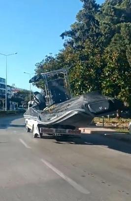 14 kaçak göçmenin öldüğü bot kıyıya çıkarılıp yediemin deposuna konuldu