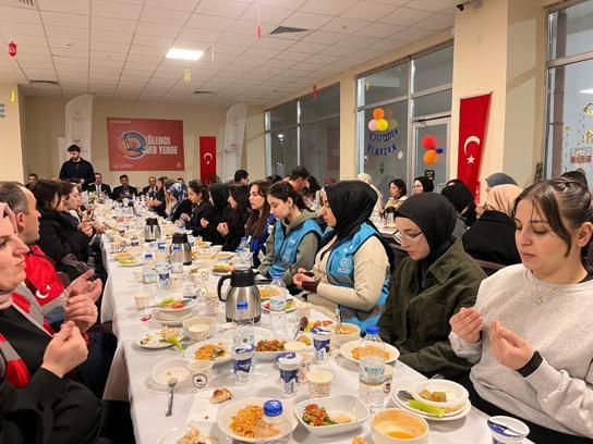 Şehit anneleri öğrencilerle iftarda buluştu
