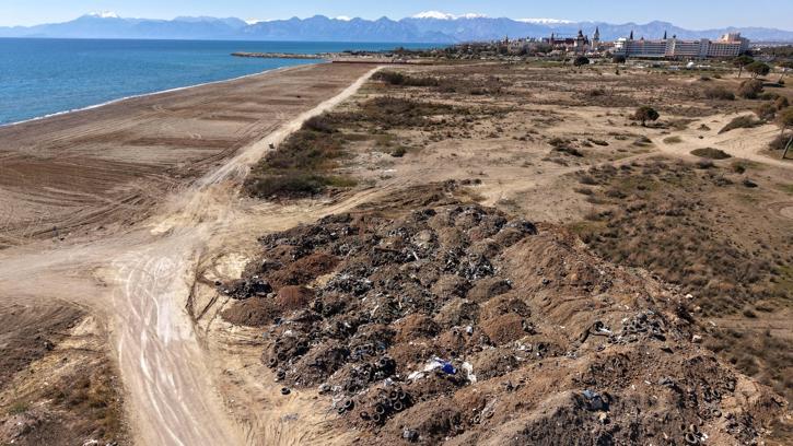 Caretta kumsalındaki temizlik çalışmasında 1500 lağım çukuru tespit edildi