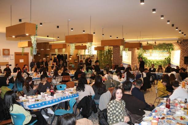 YKS ve LGS'ye hazırlanan öğrenciler iftar sofrasında buluştu