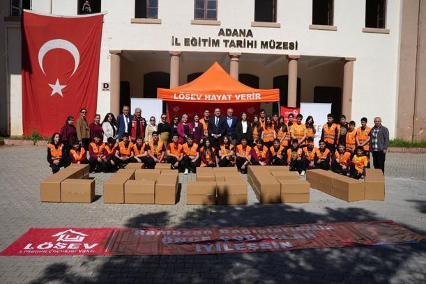 Lise öğrencilerinden lösemili çocuklar için ‘Koli Koli Mutluluk’ projesine destek