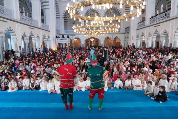 Trabzon’da ‘tekne orucu’ etkinliğine iki bin çocuk katıldı