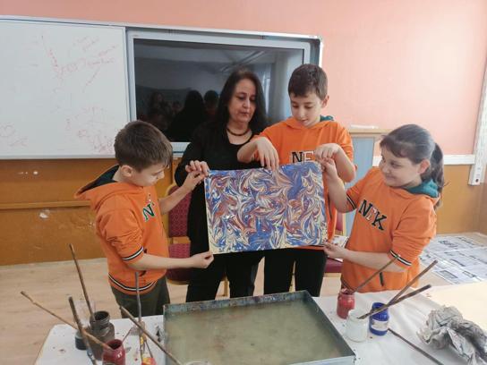 Ebru sanatı, miniklerle buluştu