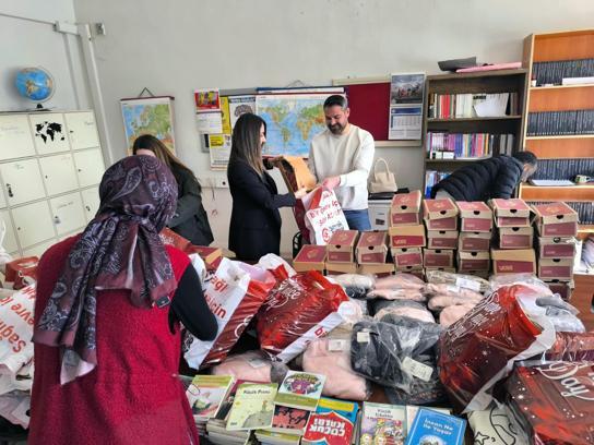 Derik’te köy okulu öğrencilerine bayram hediyesi