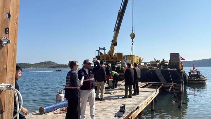 Türkbükü'nde kaçak iskele ve yapılar yıkıldı