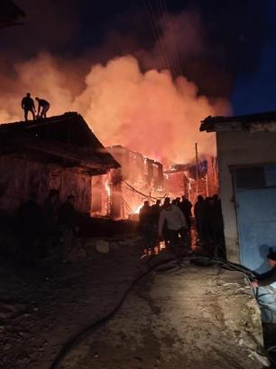 Çorum’da yangın; 2 ev ve 1 traktör kullanılamaz hale geldi