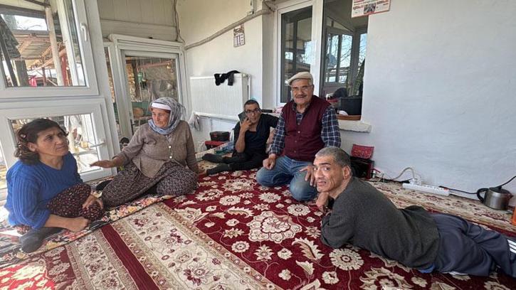 71 ve 72 yaşındaki çift, 52 yıldır engelli 3 çocuklarına bakıyor