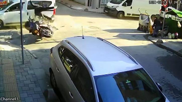 Esenler'de yine aynı noktada kaza; 1'i çocuk 2 yaralı