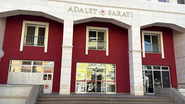 Manisa'da okulda Atatürk'e hakaret ettiği öne sürülen öğretmen tutuklandı