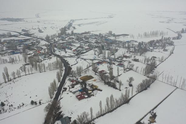 Kars’ta kar kalınlığı yarım metreyi geçti, köyler havadan görüntülendi