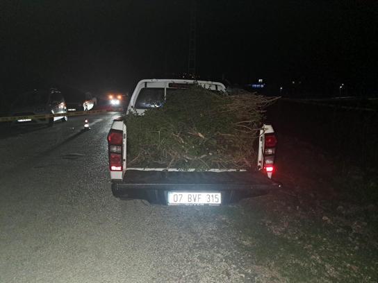 Kamyonet kasasından düşen kadın öldü