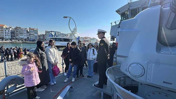 Çanakkale’de Deniz Kuvvetleri Komutanlığı'na bağlı gemiler ziyarete açıldı