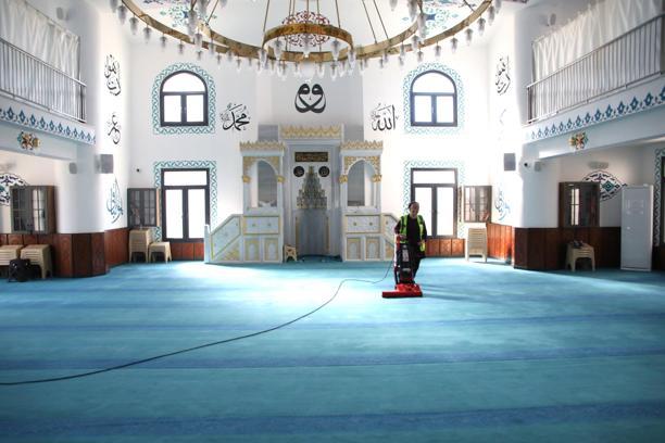 Yüreğir'de ibadethanelerde bayram temizliği