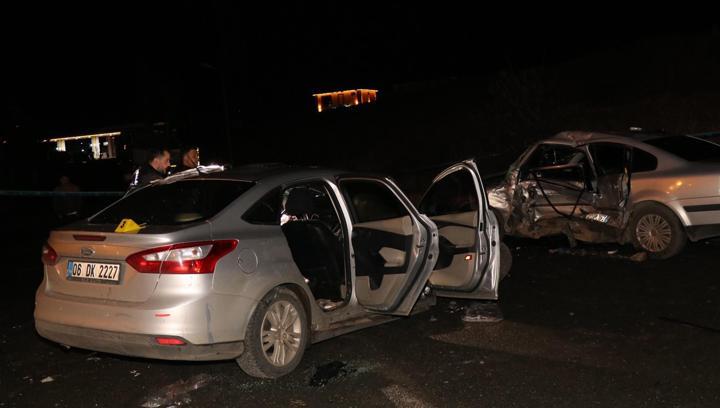 Otomobil, park halindeki araca çarptı: 1’i ağır, 5 yaralı