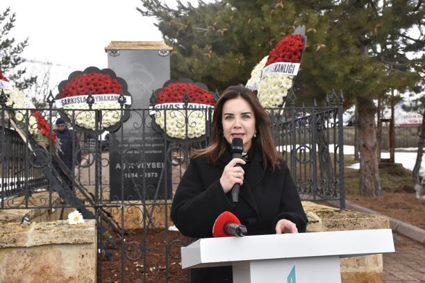 Aşık Veysel, vefatının 53'üncü yıl dönümünde mezarı başında anıldı