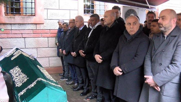 Fatih'te çöken binada hayatını kaybeden Semra Urunca son yolculuğuna uğurlandı