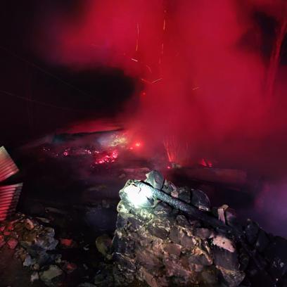 Feke'de ev yangını